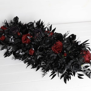 Long black burgundy roses table bouquet black navy red Halloween table bouquett black deep red vampire centerpiece black callas centerpiece