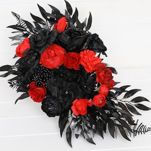 Black red wedding bouquet, gothic wedding bouquet with black red roses, goth black red Halloween wedding bouquet, vampire black red wedding