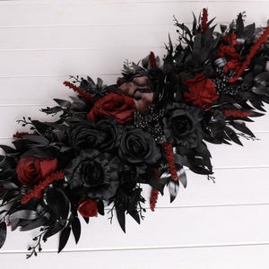 Long black burgundy roses table bouquet black navy red Halloween table bouquett black deep red vampire centerpiece black callas centerpiece