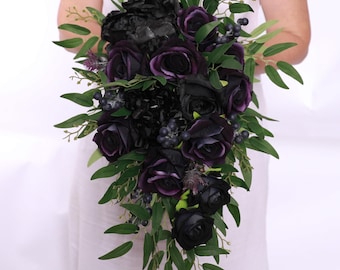 Bouquet de mariée gothique noir et violet avec fleurs artificielles