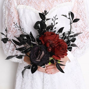 Black burgundy wedding bouquet, gothic wedding bouquet with burgundy roses, goth black wedding, burgundy wedding