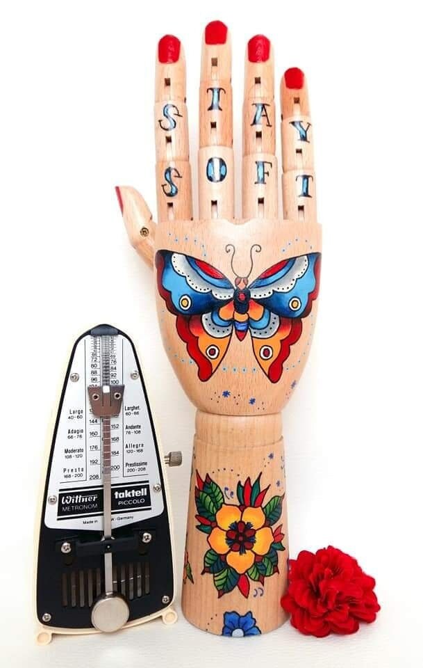 Main en Bois Tatouée Stay Soft