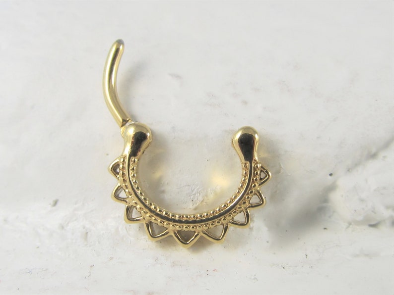 Gold Daith Piercing,Septum Piercing Surgical Steel Clicker Ring..16g..8mm image 2