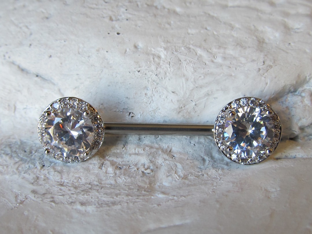 Elegantes Nippel Piercing Frau Ebenbild