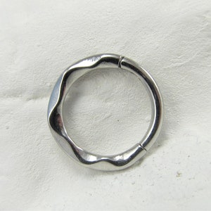 Daith Hammered Surgical Steeel Wave Hinged Segment Clicker Ring..16g..8mm(C01S)