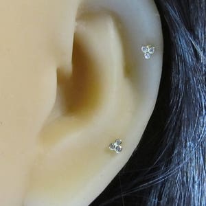 14k ソリッド ゴールド 軟骨、トラガス、ヘリックス、ローブ ピアス バーベル、3 cz 付き。16g (6 または 8 mm)