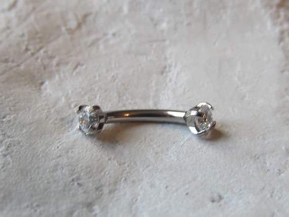 I found a tool to help with putting in difficult jewellery by yourself, it  helped me a lot put the ball on a curved bar bell (daith). : r/piercing