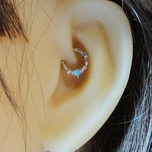 14k Solid White Gold Daith, Helix, Tragus, Septum, Cartilage Piercing Clicker Ring con opale blu e cz's.16g.. 8 millimetri