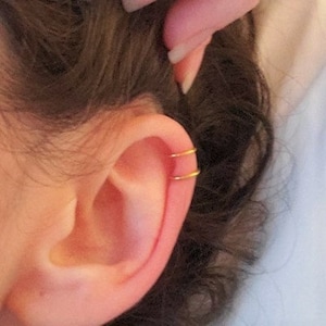Fausse hélice non perçante, boucle d'oreille cartilagineuse dorée à double fermeture. Acier chirurgical. (18 g)