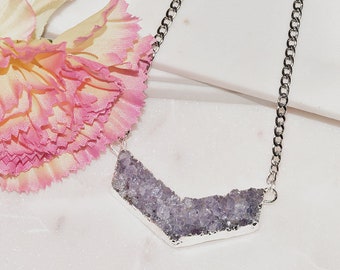 ヴィンテージ アメジスト ドゥルージー ネックレス、署名入り、蜂の