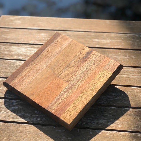 Petite planche à découper carrée en bois, planche à découper en bois dur indispensable pour la préparation des aliments et le service