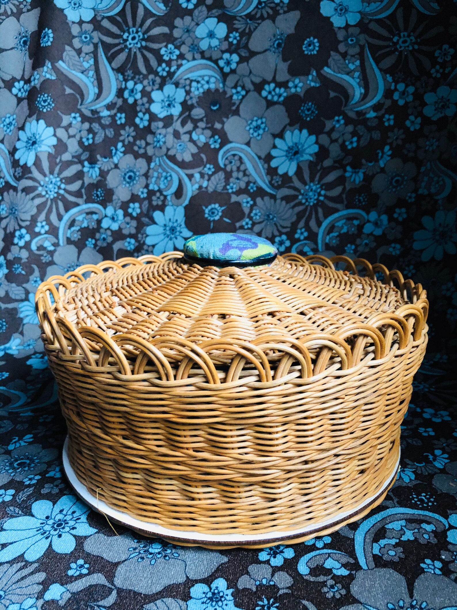 Vintage Round Woven Sewing Basket . Vintage Sewing Storage, Vintage