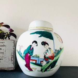vintage Chinese Porcelain tea caddy, vintage ginger Jar. ceramic jar with lid, vintage China