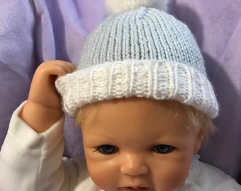 Bonnet et chaussons bleu bébé