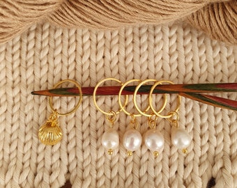 Stitch marker set of 5, pearl 8 mm and shell pendant, white/gold, for knitting enthusiasts