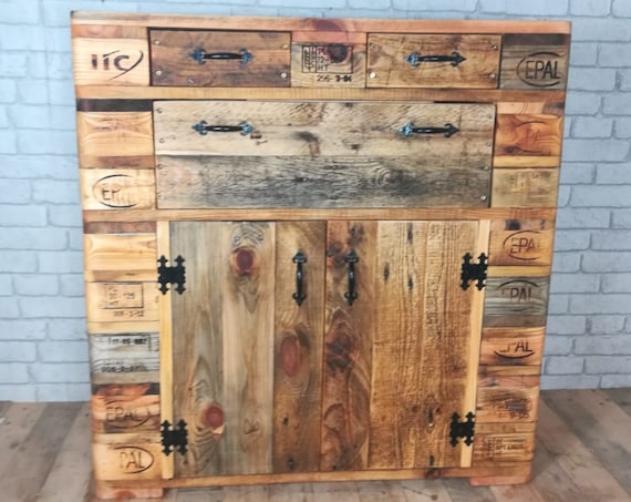 Highboard / pallet wood cabinet / pallet furniture