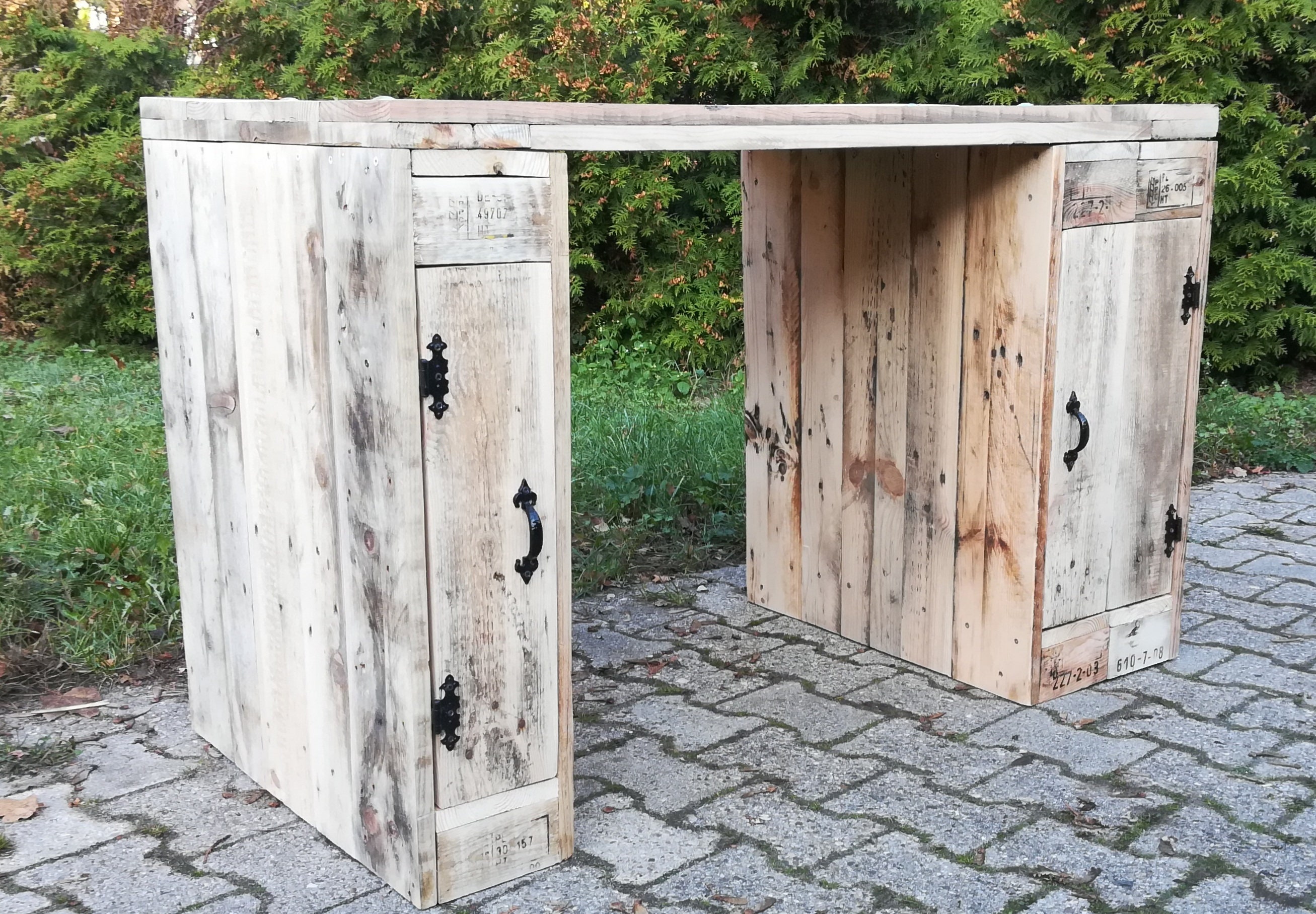 Desk Made Of Pallet Pallet Wood