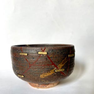 Japanese gres bowl original Japanese Kintsugi, red (bengara) urushi lacquer, brass staples