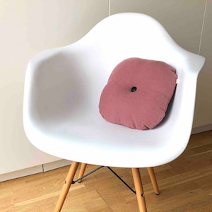 QUILTED square cushion in old pink RECYCLED WOOL sheet, handmade in France, 30x30cm, polyester fiber padding, black leather button