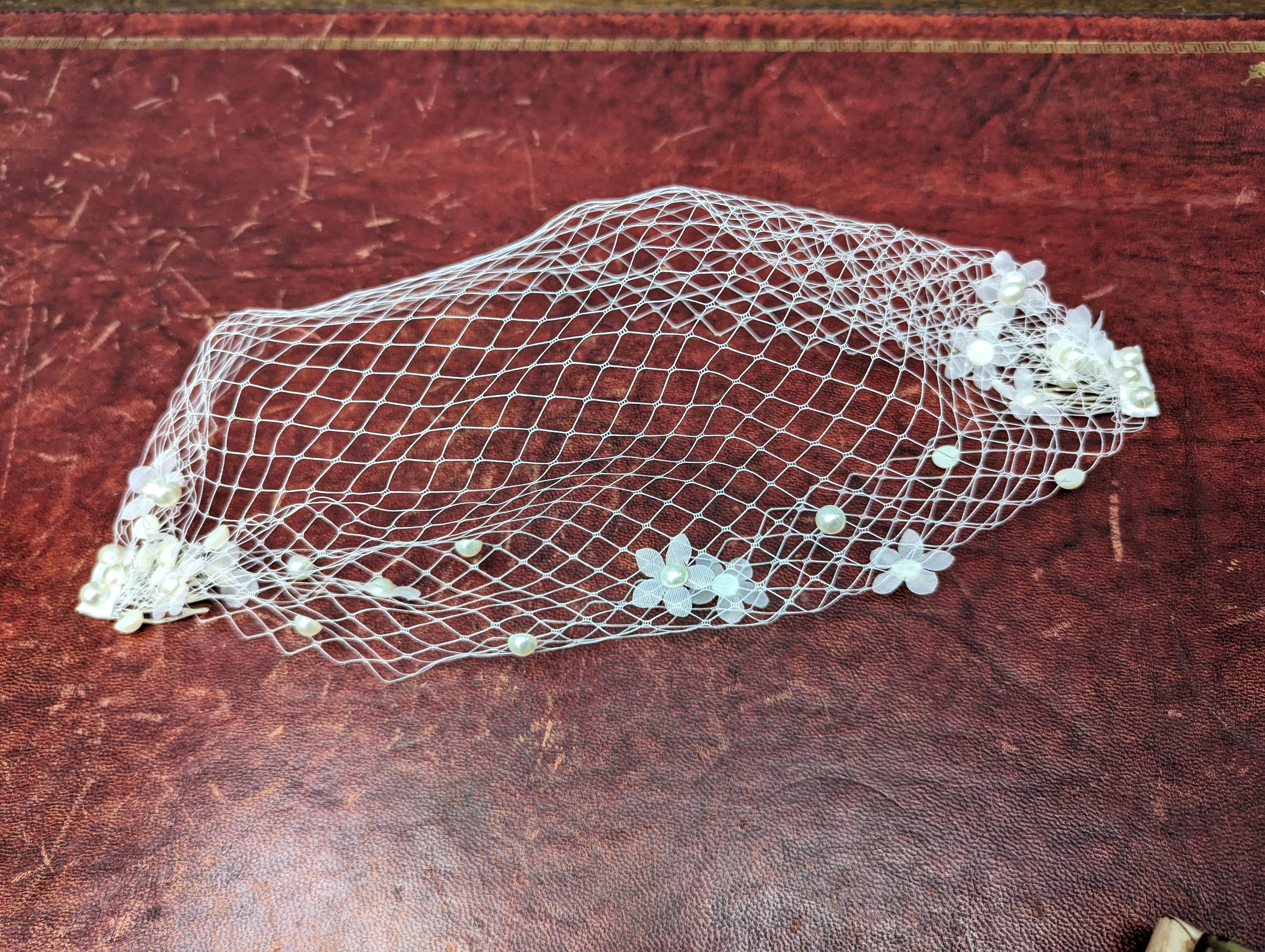 Bandeau Wedding Pearl Veil French Net Veil Bird Cage Veil  display picture 2