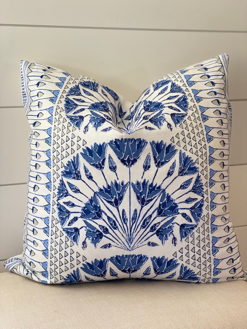Anna French Cairo Blue Floral örngott: Designerprydnadskudde bild 1