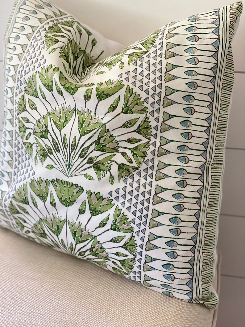Anna French Cairo örngott: Grönt och vitt designerprydnadskudde bild 10