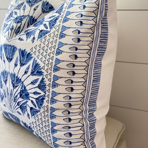 Anna French Cairo Blue Floral örngott: Designerprydnadskudde bild 2