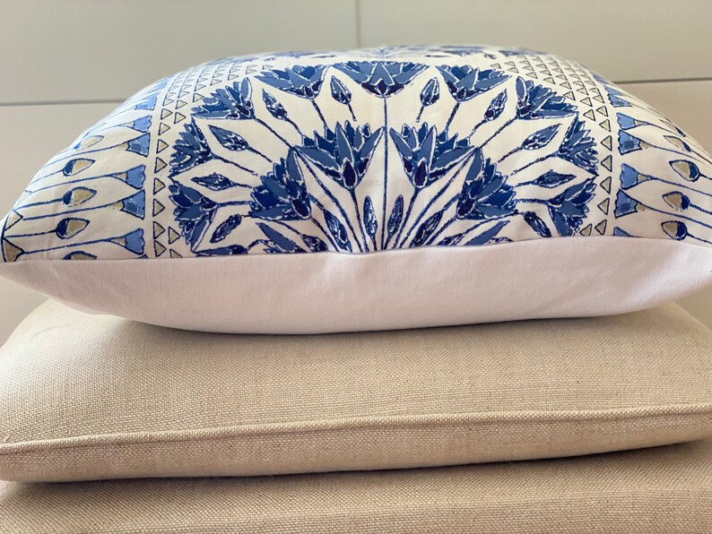 Anna French Cairo Blue Floral örngott: Designerprydnadskudde bild 8