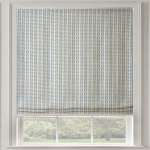 Tenda romana personalizzata Schumacher Bindi Blue Molly Mahon