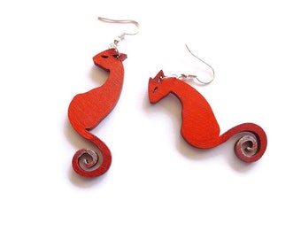 Boucles d’oreilles pendantes en bois Cat en rouge Orange Jaune, bijoux funky découpés à la main boucles d’oreilles funky pour les amoureux des chats, boucles d’oreilles d’été en bois