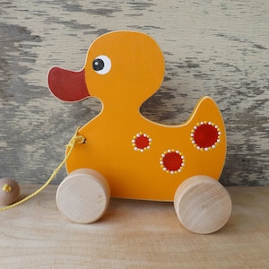 Wooden pull toy Duck in Orange, personalized hand cut hand painted wood toy for kids toddlers, custom toy duck on wheels