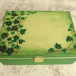 Wood Tea box with Ivy vine, hand paint personalized storage box for Tea lovers, Green floral wooden chest, Tea bags organizer holder