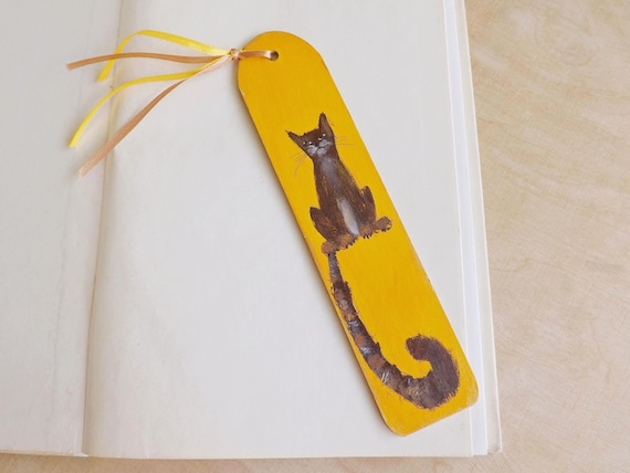 Custom wood bookmark with Cat in Yellow Orange, hand-painted personalized gift for books cats lover friend, laser cut wooden boomark