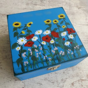 Teebox aus Holz - Sommerblumen, handbemalt, Teebeutelhalter, personalisierte Blumenkiste, Geschenk für Teeliebhaber, dekorative Box mit Wiese