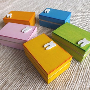 Wooden Tooth Fairy box, custom kid&#39;s name personalized hand-painted box, baby tooth storage box, wood tiny keepsake box for first milk teeth