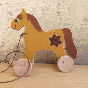 Wooden pull toy Horse in Ocher Brown, personalized hand-painted wood toy for toddlers, custom toy with kid&#39;s name, animal Horse on wheels