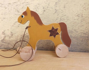 Wooden pull toy Horse in Ocher, personalized hand cut hand-painted wood toy for toddlers, custom toy with kid's name animal Horse on wheels