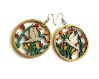 Boucles d'oreilles en bois Colibri, bijoux en bois colorés personnalisés peints à la main, grandes boucles d'oreilles rondes pendantes funky d'été pour amoureux des oiseaux