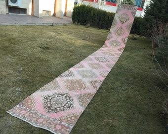Tappeto da corridoio in lana rosa tenue tessuto a mano: tappeto per scale Vintage Oushak (3' X 24'9")