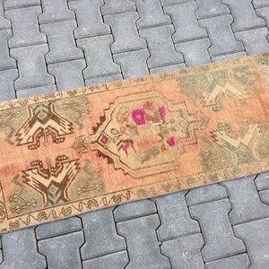 Petit tapis de couleur en sourdine, tapis oriental de petit bain, couverture unique turque, couverture tribale de Boho, couverture vintage d’Oushak, 1&#39;4 » X 4&#39;4 » pi / 20 &quot; X 53 &quot; pouce