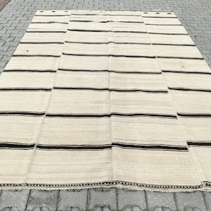 Grand tapis kilim surdimensionné en laine naturelle bohème, tapis décoratif de salon, laine crème biologique faite main avec rayures marron naturel 8'4" X 12'6"