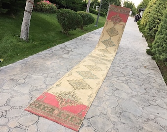 Handwoven Wool Stair Runner Rug: Vintage Traditional Design (2’7” X 20’7”)