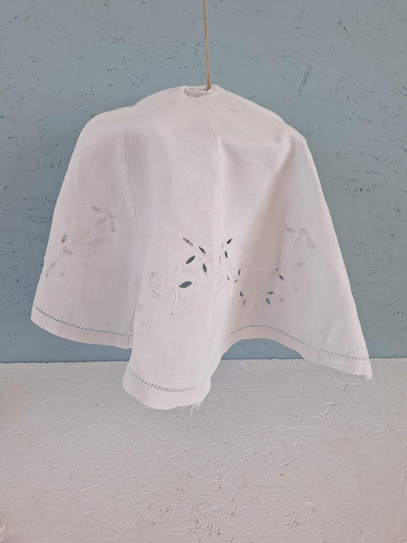 Rara pantalla de lámpara colgante antigua bordada, dosel de techo de lino y algodón francés, cubierta de pantalla floral bordada a mano, decoración estilo cottagecore imagen 13