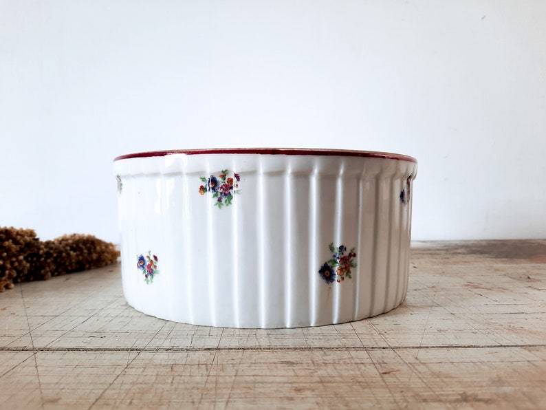 Large Round Vegetable Souffle Dish Ceramic Saladier, Porcelain Mixing Bowl Ribbed, Red Rim Serving Bowl Casserole Dish Ceramic image 7