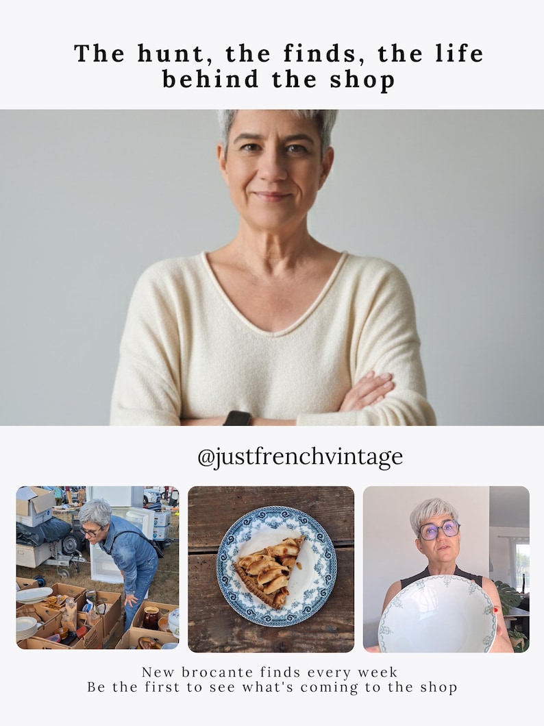 Peut inclure: L'image pr&eacute;sente une femme aux cheveux gris courts et un pull cr&egrave;me. En dessous, trois petites images montrent des trouvailles vintage, dont une part de tarte sur une assiette bleue et blanche et un grand bol blanc. Texte : "La chasse, les trouvailles, la vie derri&egrave;re la boutique."