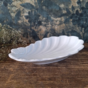 Großes weißes Muschelschale Keramik Schmuckstück, Muschelschale Vintage Limoges Porzellanschale, Porzellanschale