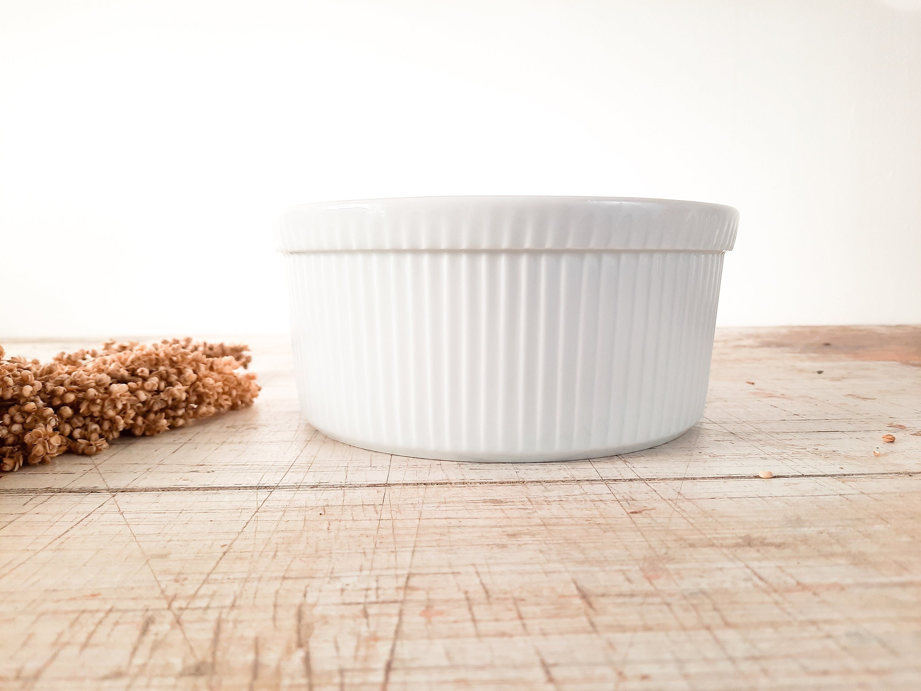 Large Souffle Classic Whiteware By Apilco France, Français Casserole en Céramique Blanche Vintage Di