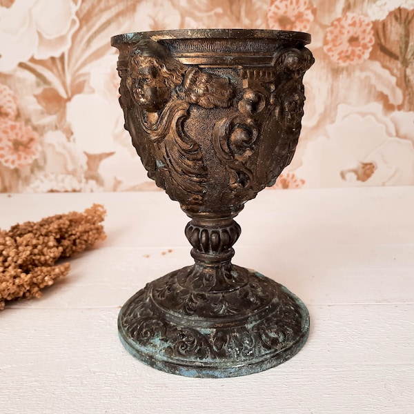 Urne classique en bronze avec chérubins et tête d'ange Sculpture, vase sur pied