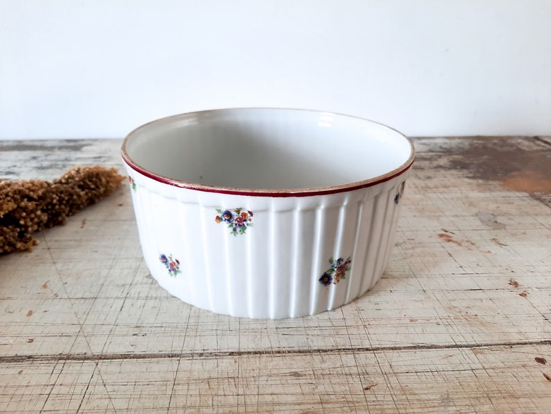 Large Round Vegetable Souffle Dish Ceramic Saladier, Porcelain Mixing Bowl Ribbed, Red Rim Serving Bowl Casserole Dish Ceramic image 1