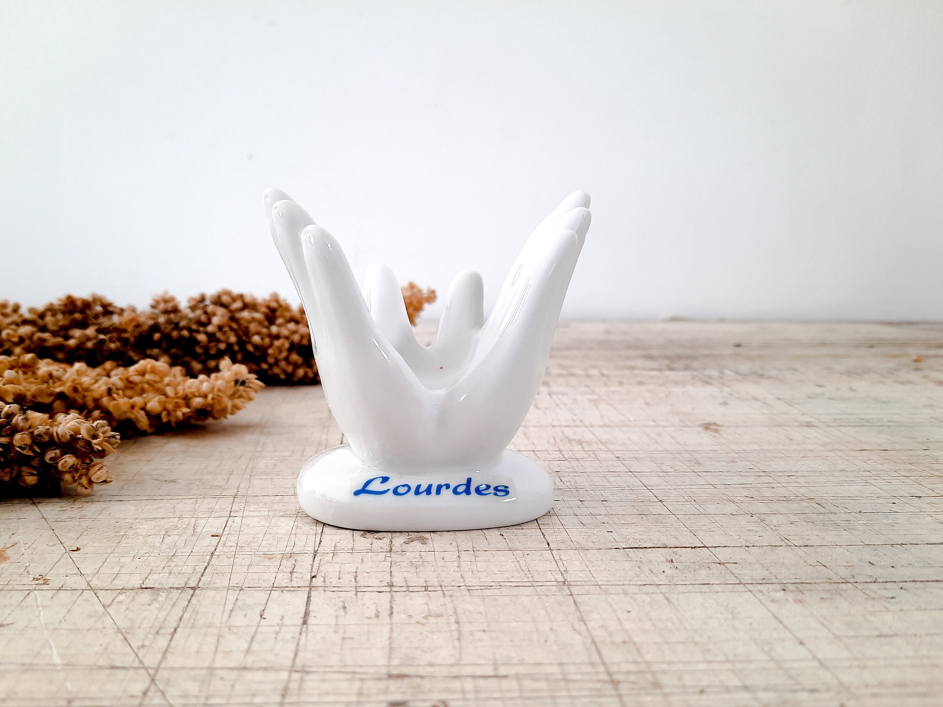 Porcelaine Blanche Mains Priantes Lourdes Plat Souvenir Céramique Priantes, Français Ornement de Sta